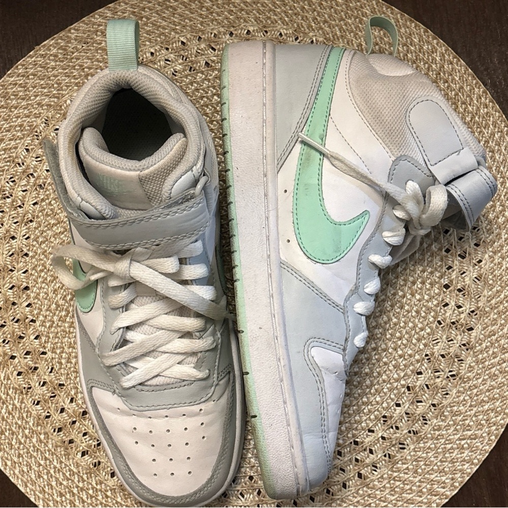 NIKE COURT BOROUGH 2 MID PUREPLATINUM MINT FOAM SHOES Size 6Y - Picture 7 of 11